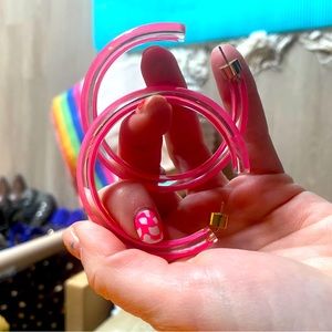 Alison Lou Medium Jelly Hoops in Pink